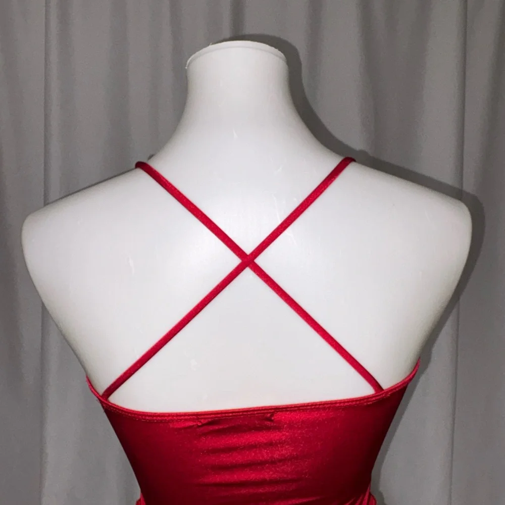 Red Ruched Ruffle Cami Top - Women - Picture 4 of 7